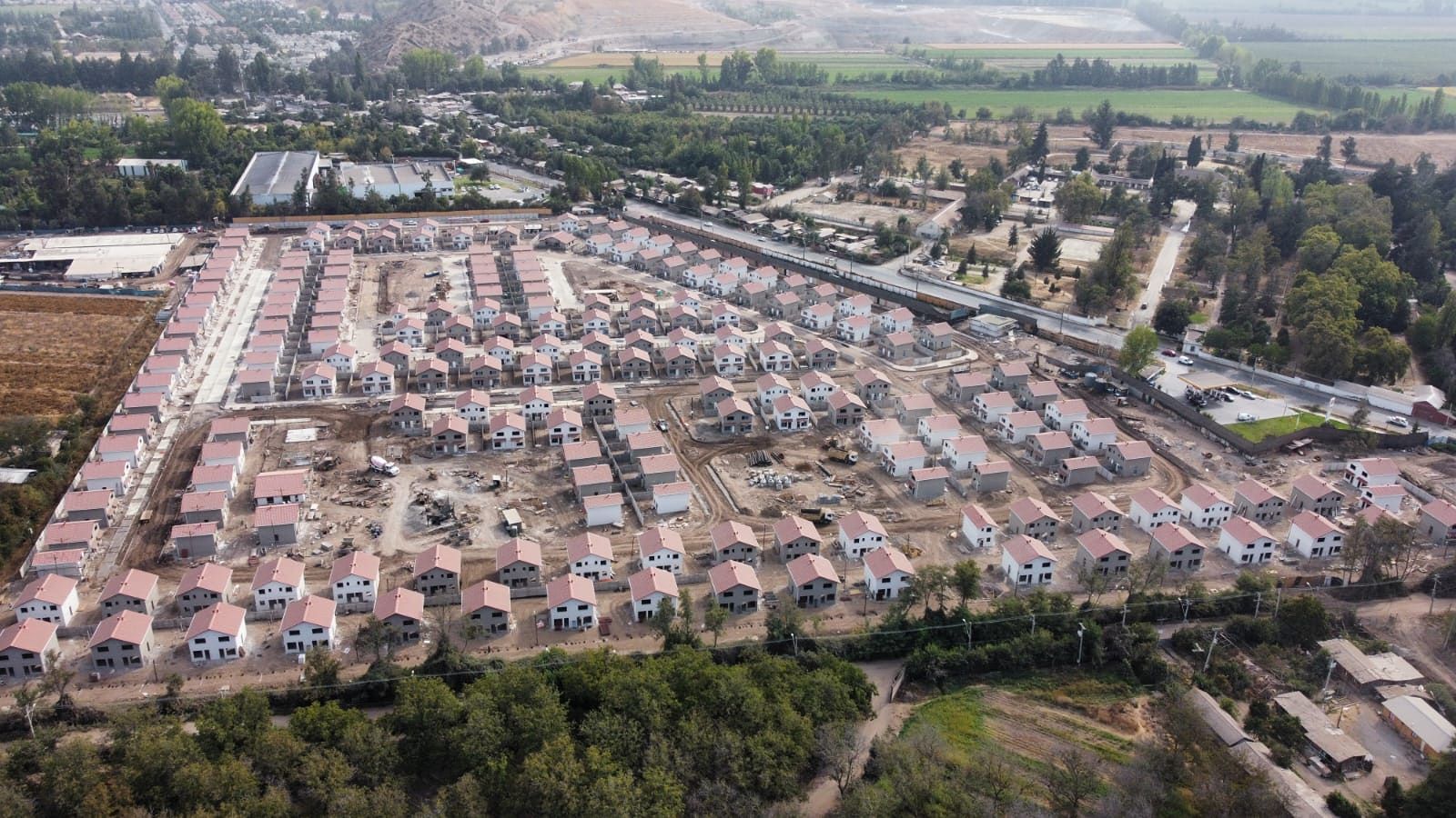 Casas en construcción por Constructora Carrán