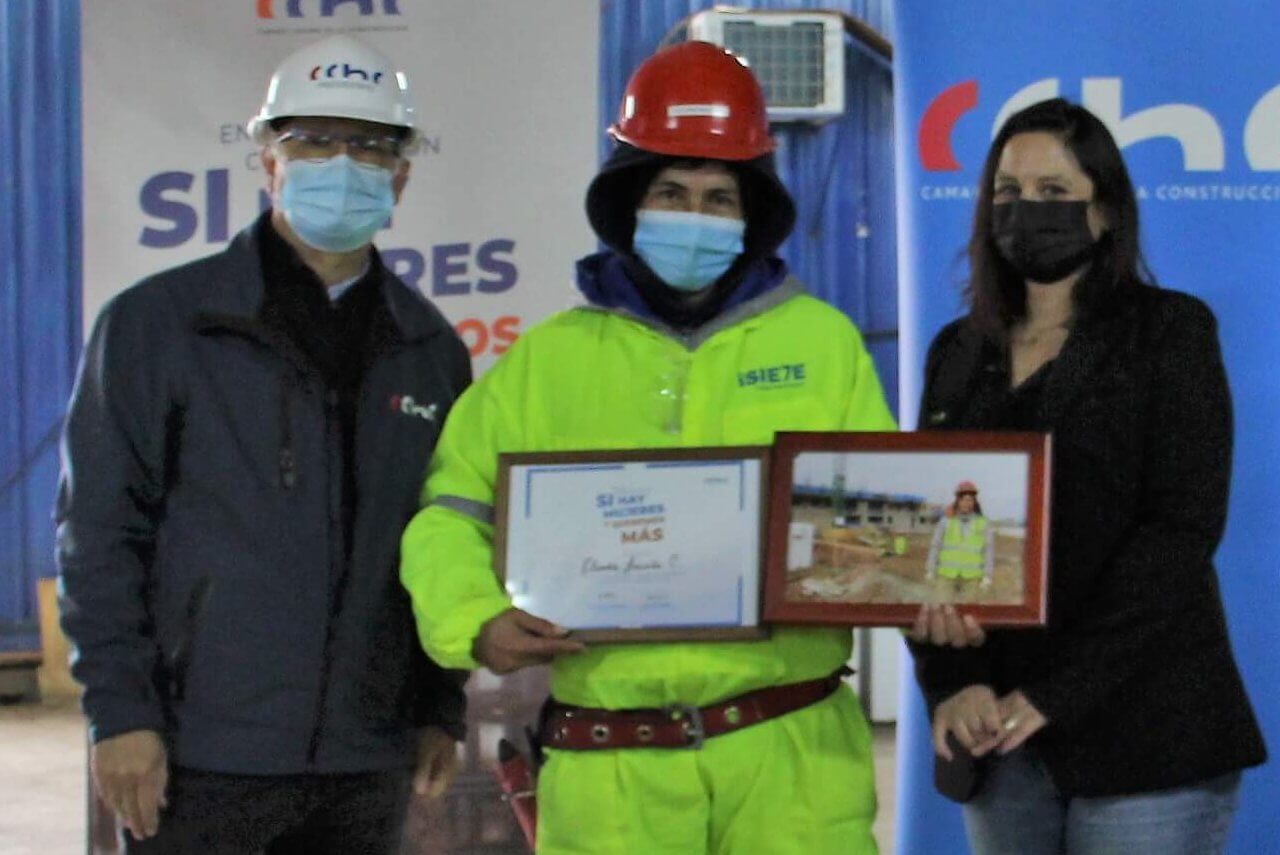 Las mujeres se suman a cambiar el déficit habitacional desde la construcción